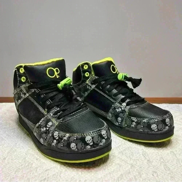 Ocean Pacific Skulls Design High Top Ankle Sneakers Big Boys Size 4 - Picture 1 of 6